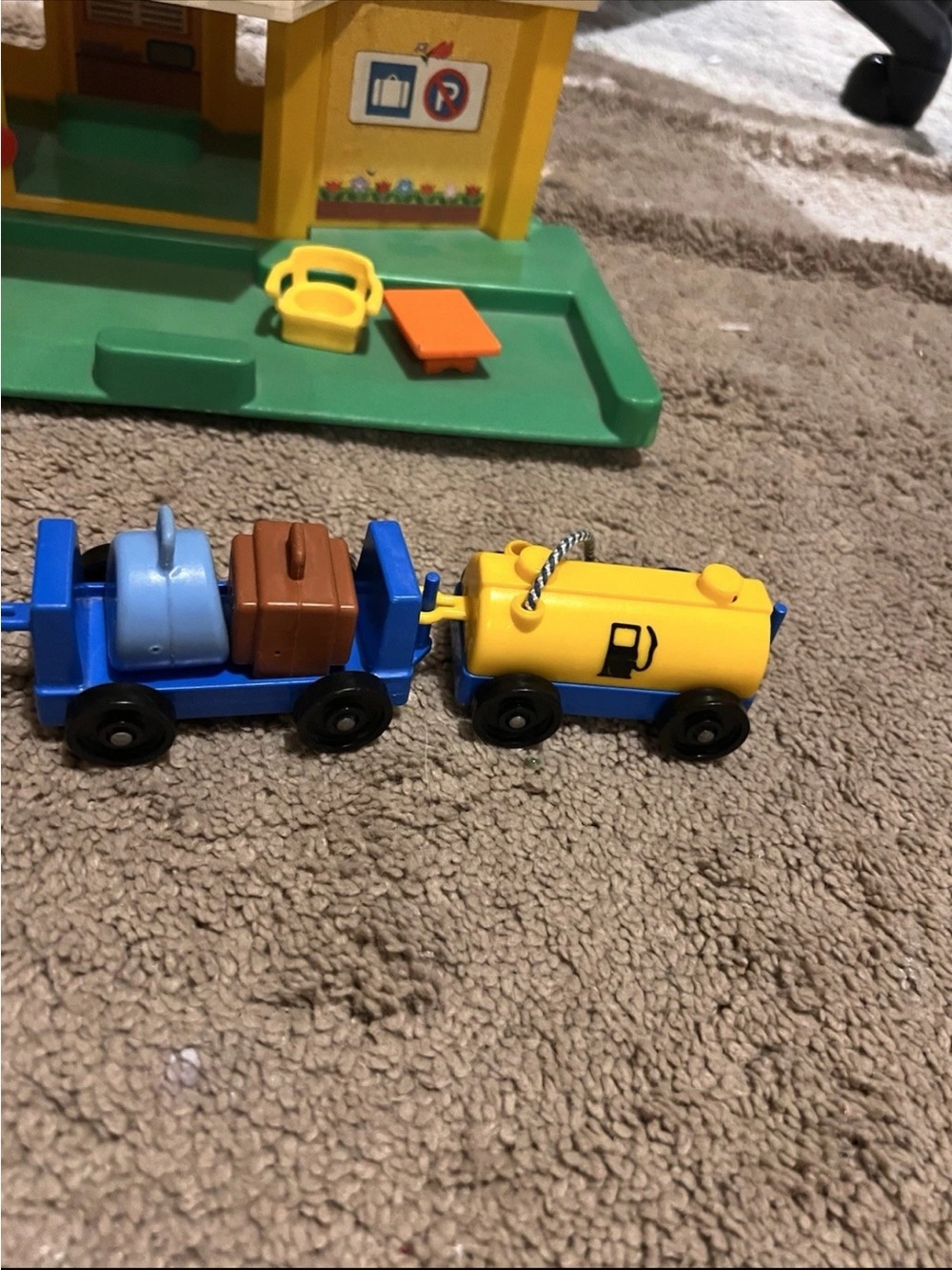 Fisher-Price Vintage Little People Airport With Airplane - Picture 6 of 13